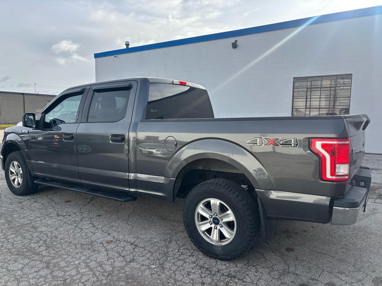 2016 Ford F-150 XLT 4WD CREW CAB V8 - Photo #19