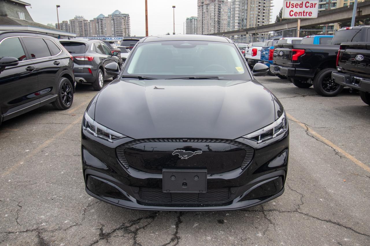 2025 Ford Mustang Mach-E SELECT AWD Standard Range Battery Photo3