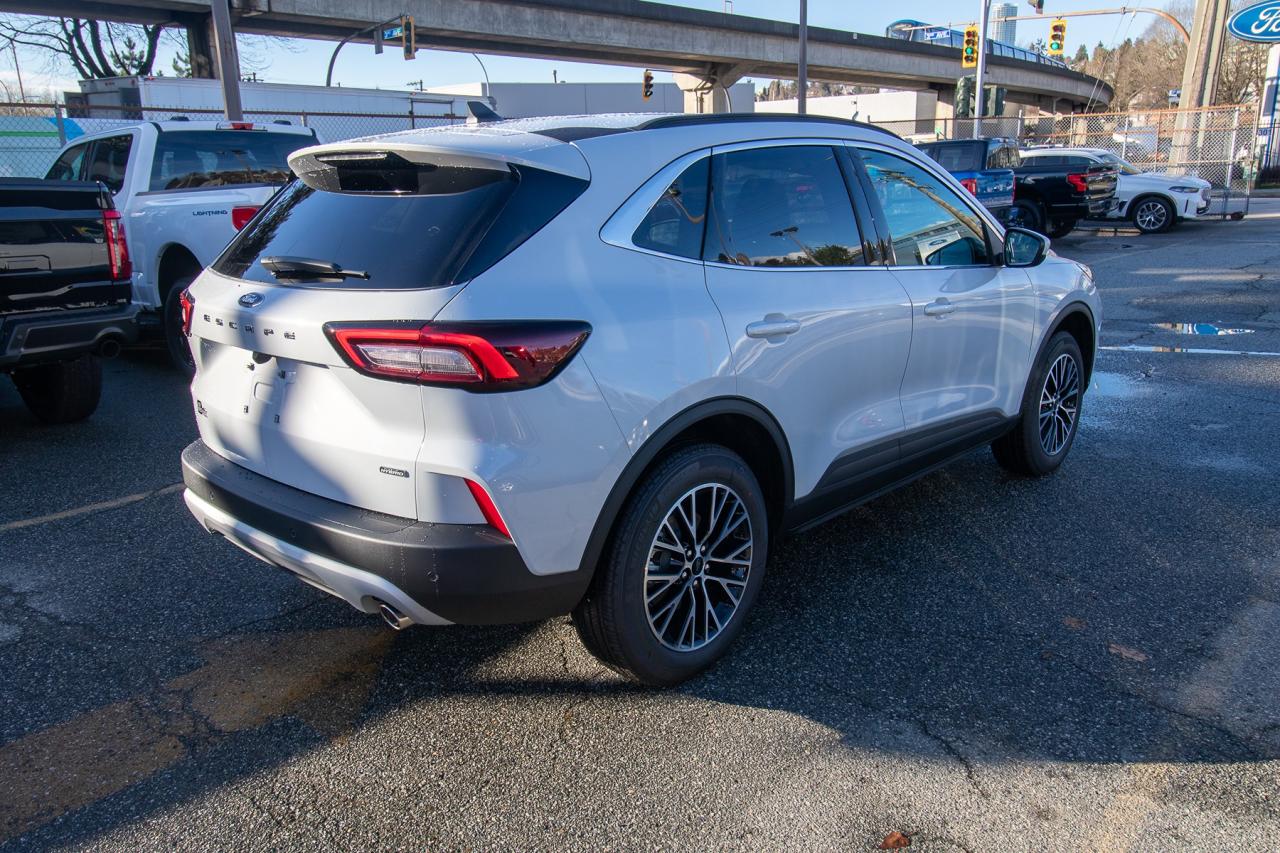 2026 Ford Escape PHEV FWD Hybrid Photo4