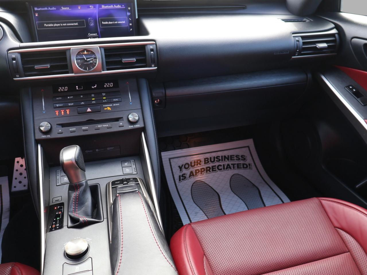 2019 Lexus IS 300 F-SPORT AWD CERTIFIED CAMERA NAV BLUETOOTH LEATHER HEATED SEATS SUNROOF CRUISE ALLOYS - Photo #10