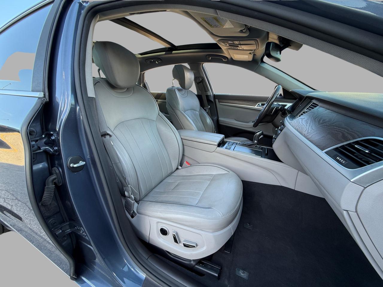 2015 Hyundai Genesis 4dr Sdn Luxury Photo