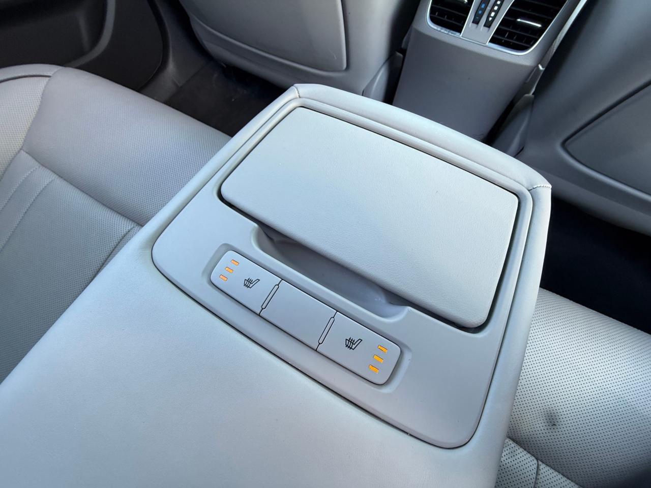 2015 Hyundai Genesis 4dr Sdn Luxury Photo