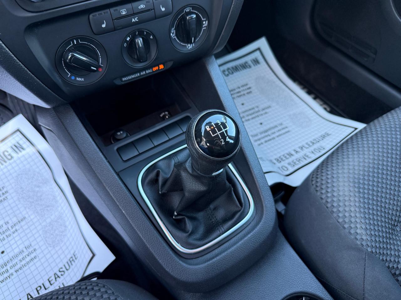 2013 Volkswagen Jetta 4dr 2.0L Man Trendline Photo