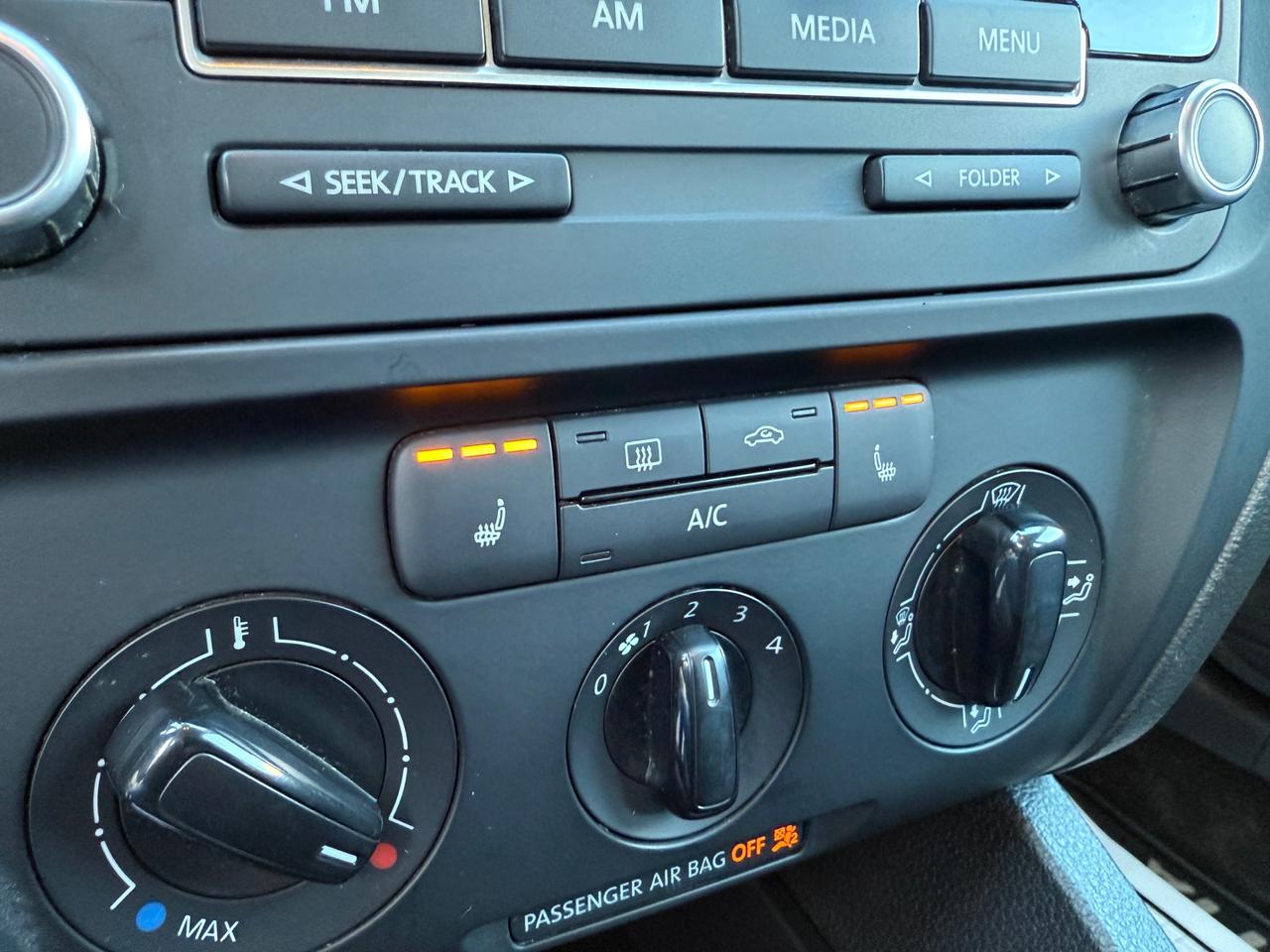 2013 Volkswagen Jetta 4dr 2.0L Man Trendline Photo