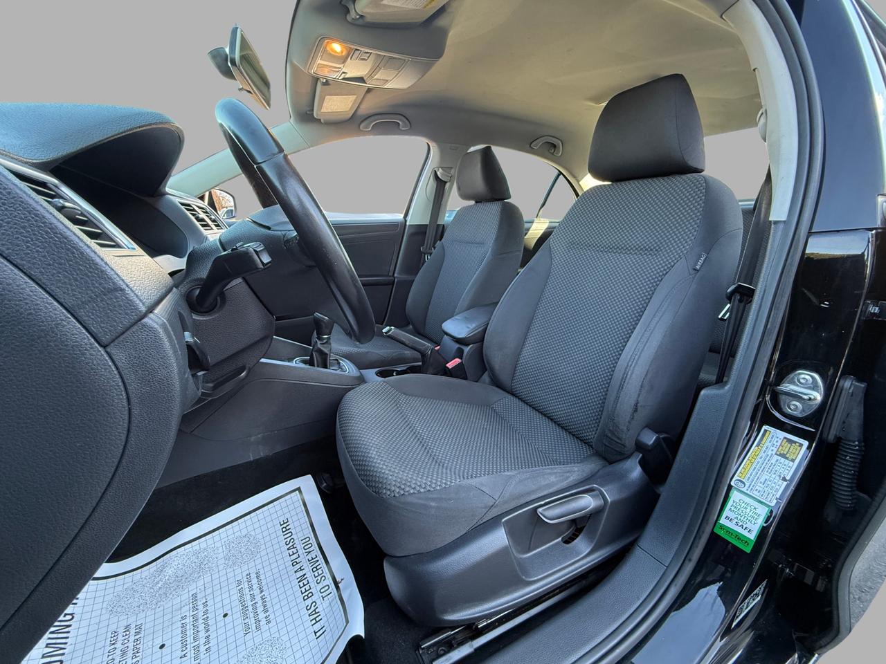 2013 Volkswagen Jetta 4dr 2.0L Man Trendline Photo