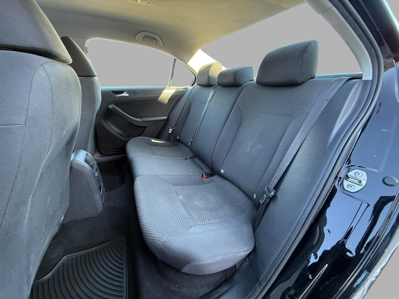 2013 Volkswagen Jetta 4dr 2.0L Man Trendline Photo