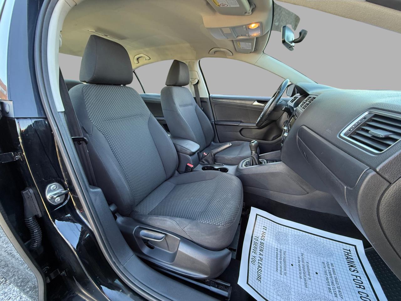 2013 Volkswagen Jetta 4dr 2.0L Man Trendline Photo