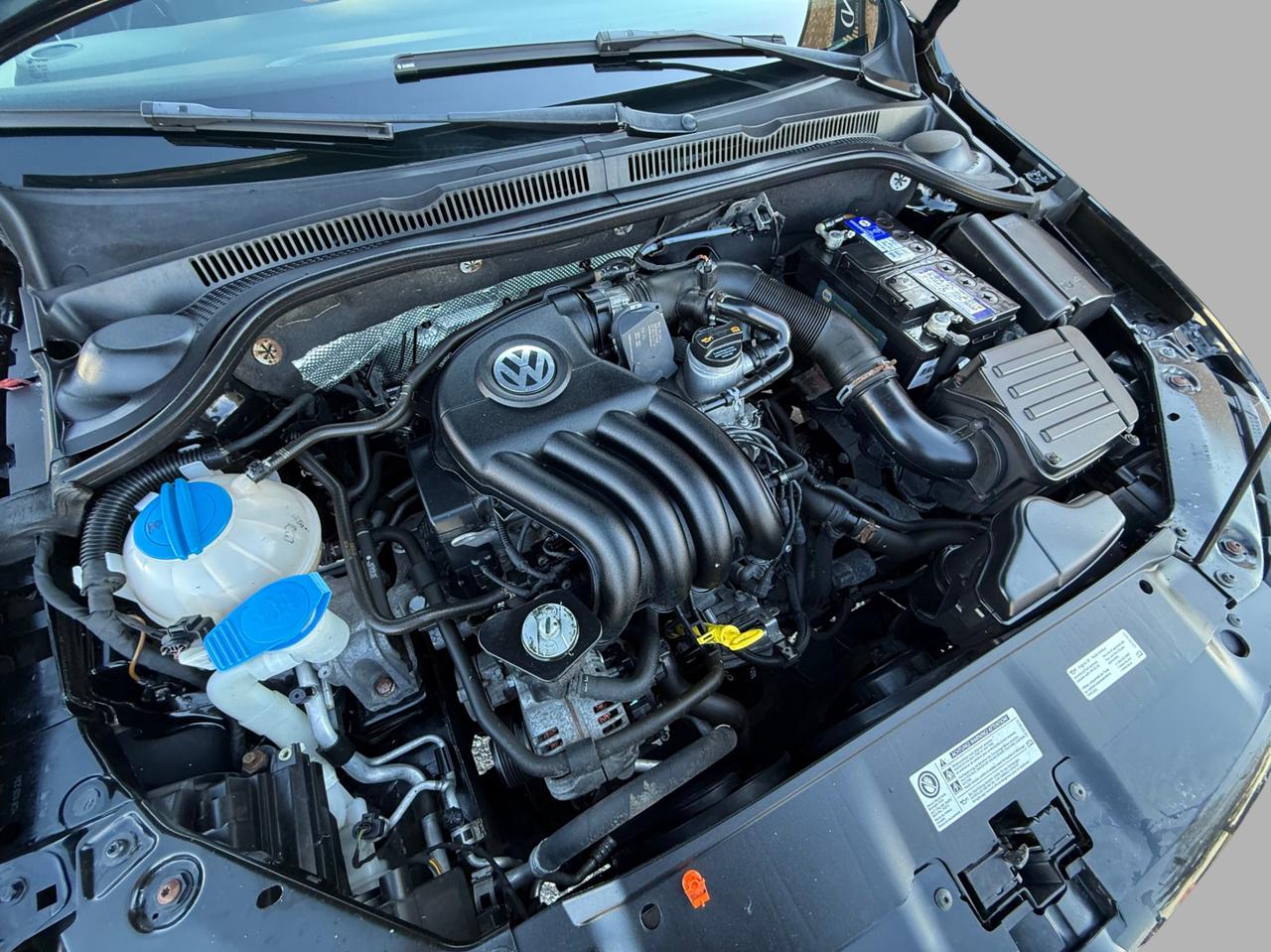 2013 Volkswagen Jetta 4dr 2.0L Man Trendline Photo