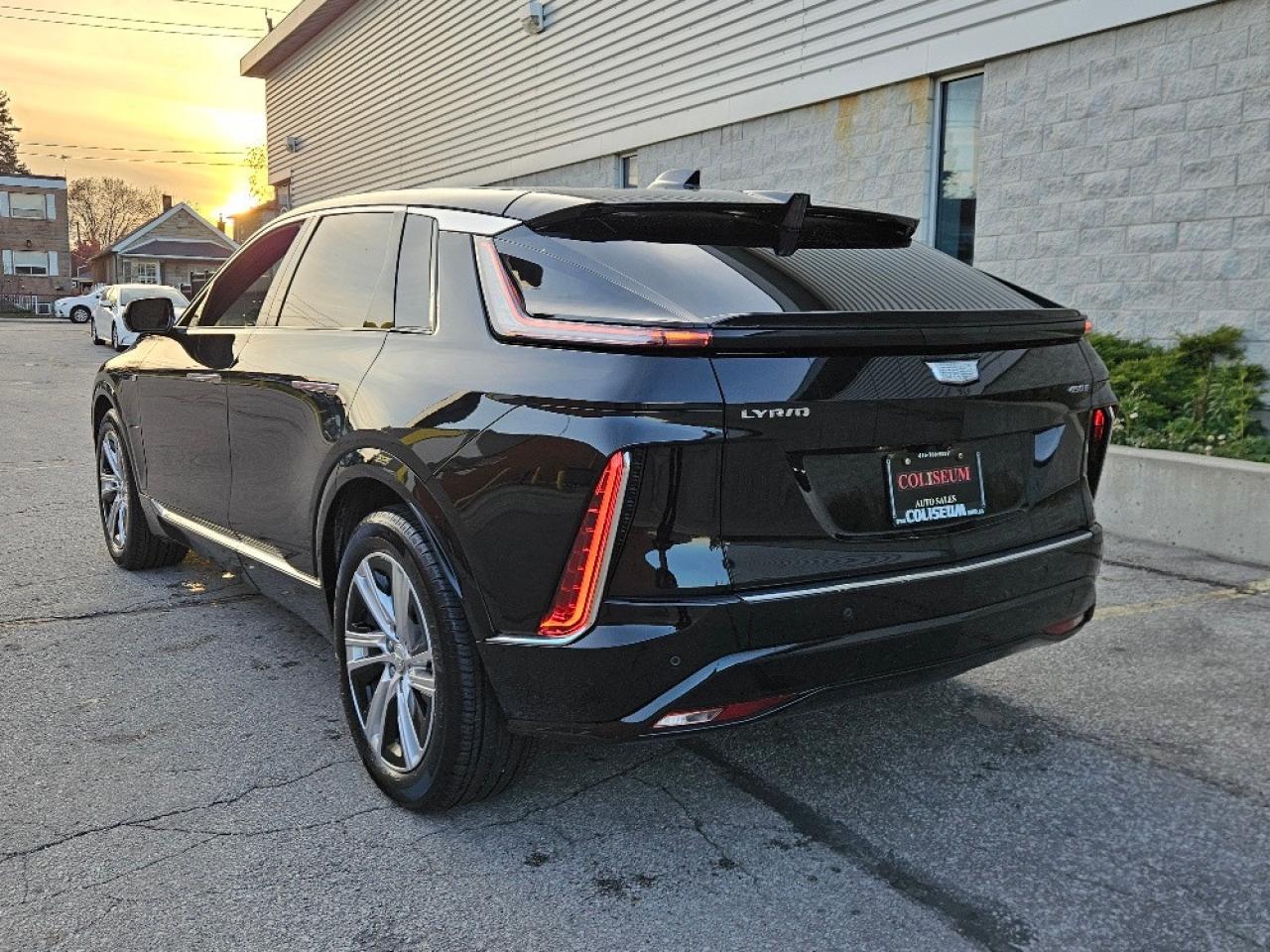 2024 Cadillac LYRIQ ELECTRIC-500KM RANGE-LEATHER-PANO ROOF Photo2