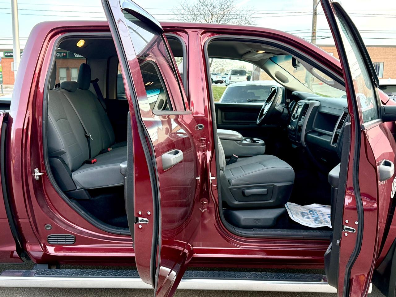 2016 RAM 1500 Classic 4WD Crew Cab 140.5" ST - Photo #15