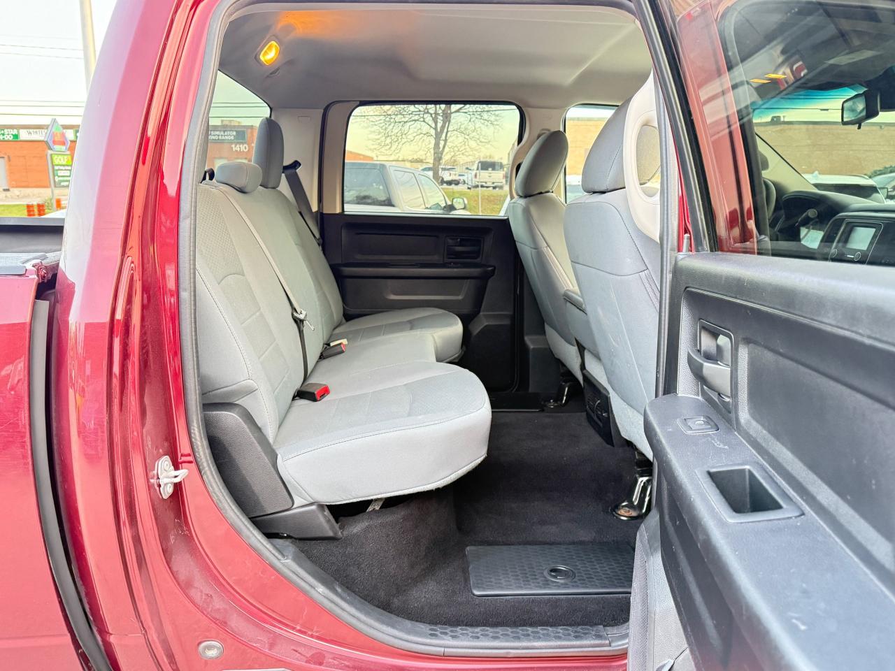 2016 RAM 1500 Classic 4WD Crew Cab 140.5" ST - Photo #14