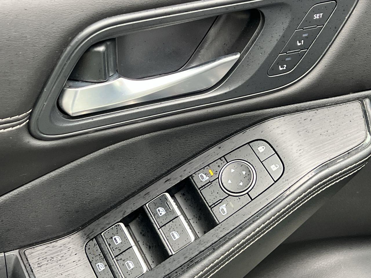 2023 Nissan Rogue SL AWD, MOONROOF, HEATED LEATHER SEATS, POWER LIFTGATE, BACK UP CAM, NAV!! Photo