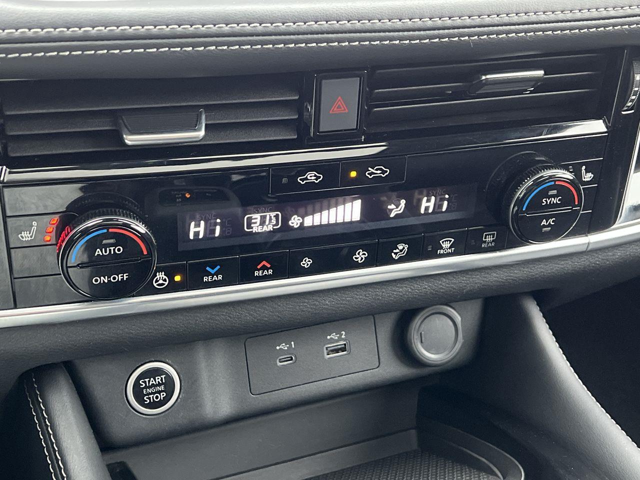 2023 Nissan Rogue SL AWD, MOONROOF, HEATED LEATHER SEATS, POWER LIFTGATE, BACK UP CAM, NAV!! Photo