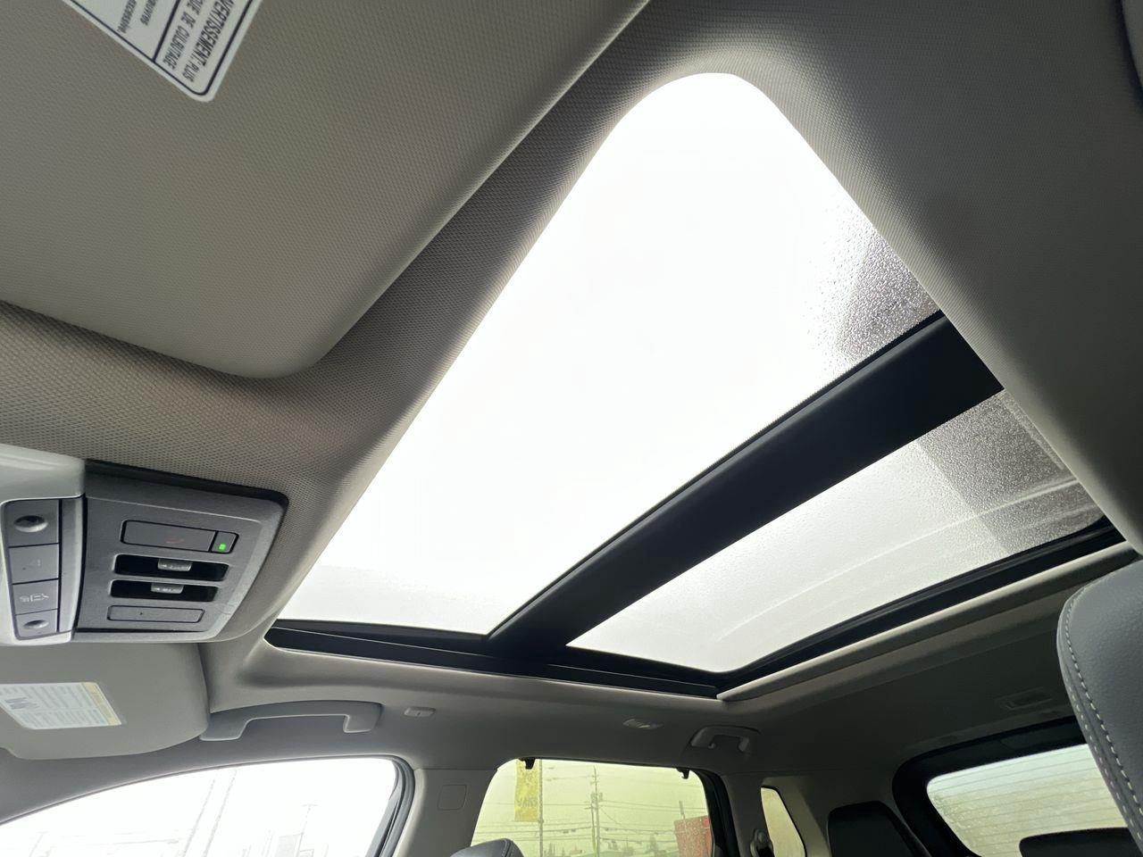 2023 Nissan Rogue SL AWD, MOONROOF, HEATED LEATHER SEATS, POWER LIFTGATE, BACK UP CAM, NAV!! Photo