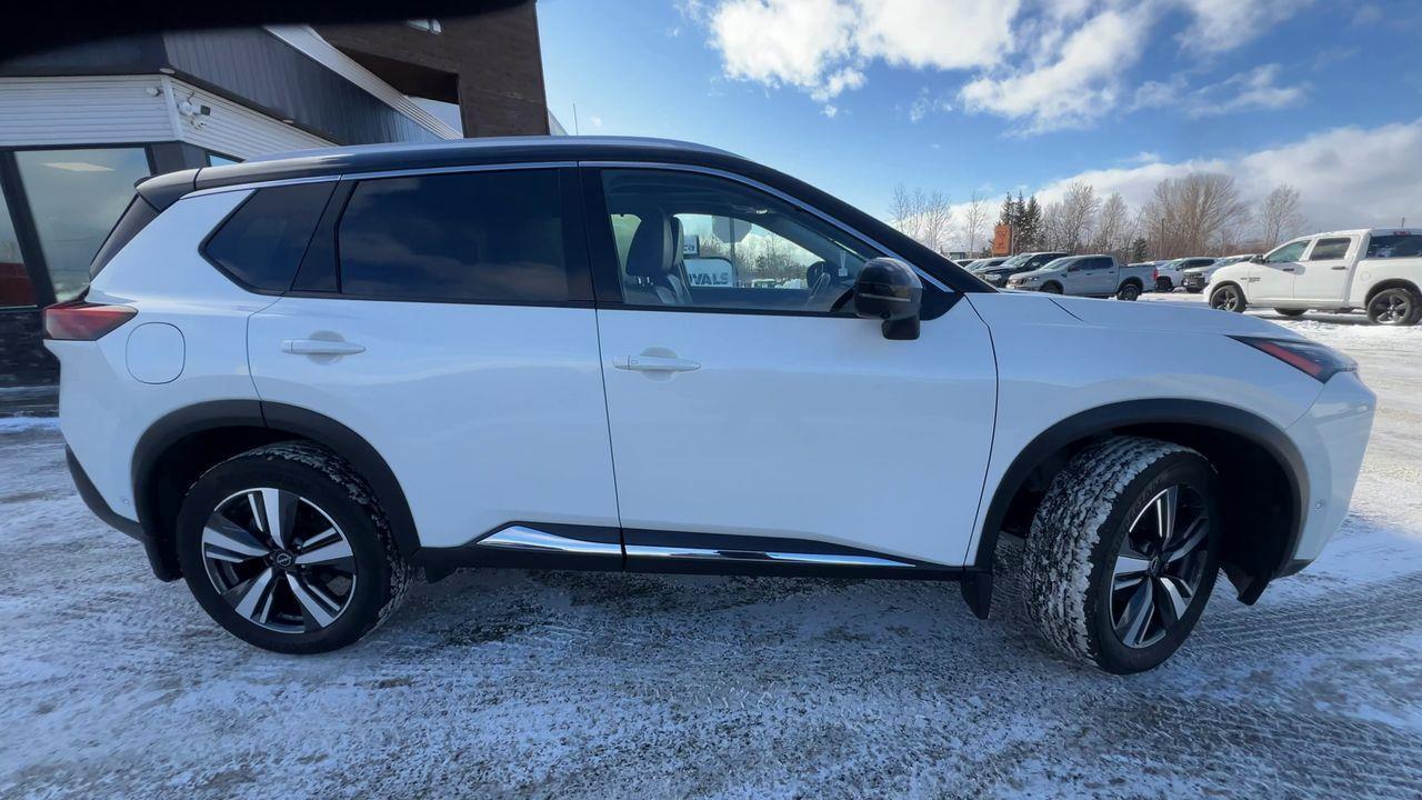 2023 Nissan Rogue SL AWD, MOONROOF, HEATED LEATHER SEATS, POWER LIFTGATE, BACK UP CAM, NAV!! Photo