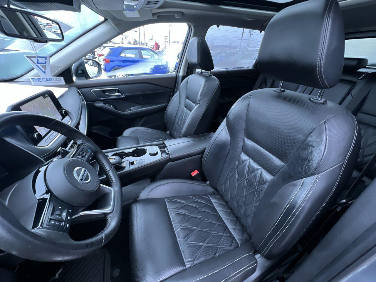 2021 Nissan Rogue Platinum AWD, MOONROOF, HEATED LEATHER SEATS, POWER LIFTGATE, REMOTE START, CRUISE CONTROL!! Photo