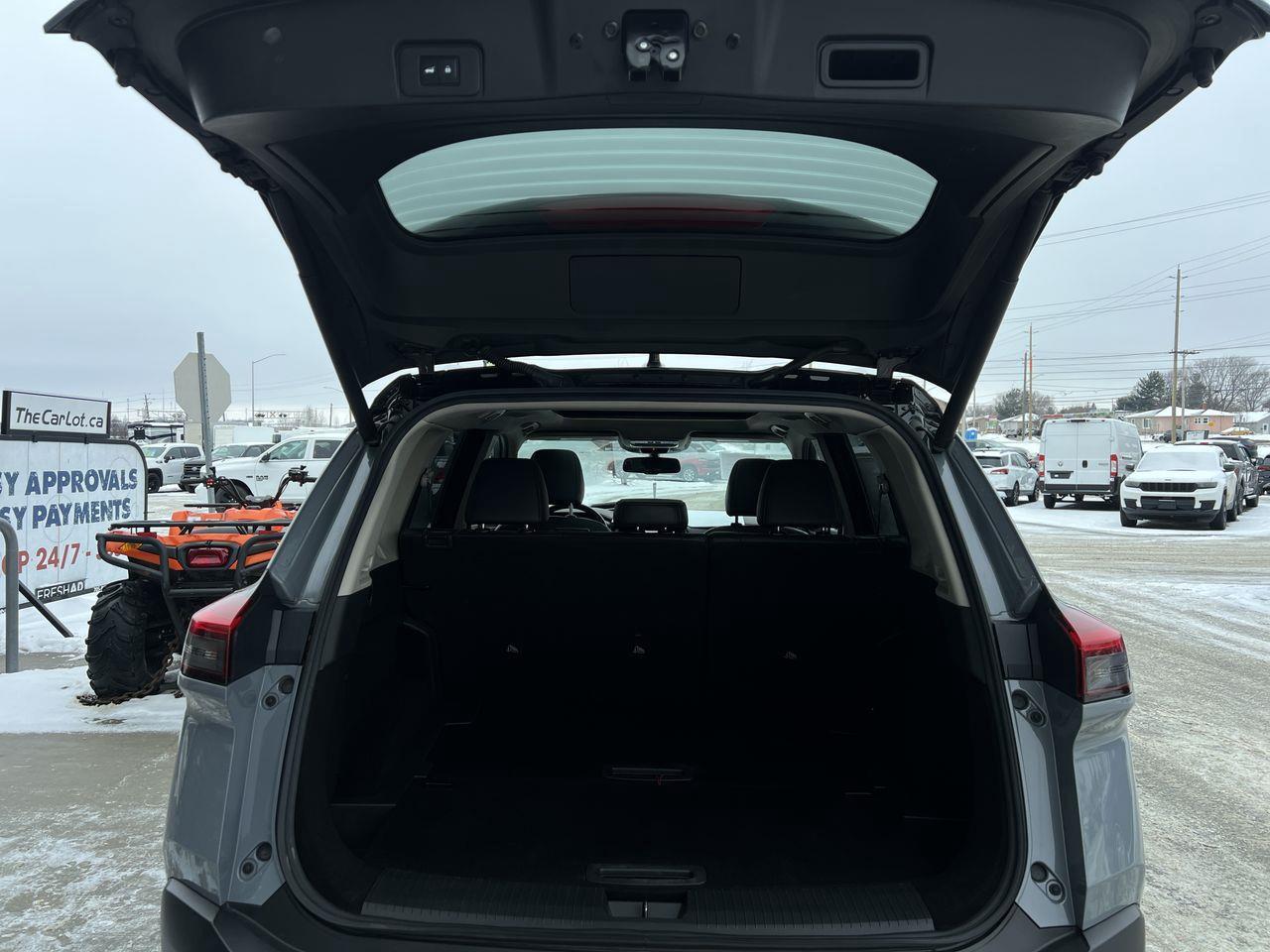 2021 Nissan Rogue Platinum AWD, MOONROOF, HEATED LEATHER SEATS, POWER LIFTGATE, REMOTE START, CRUISE CONTROL!! Photo