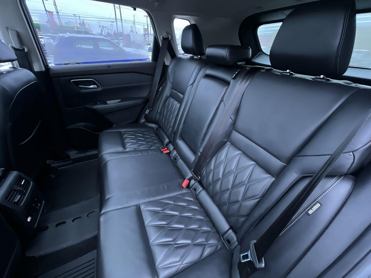 2021 Nissan Rogue Platinum AWD, MOONROOF, HEATED LEATHER SEATS, POWER LIFTGATE, REMOTE START, CRUISE CONTROL!! Photo