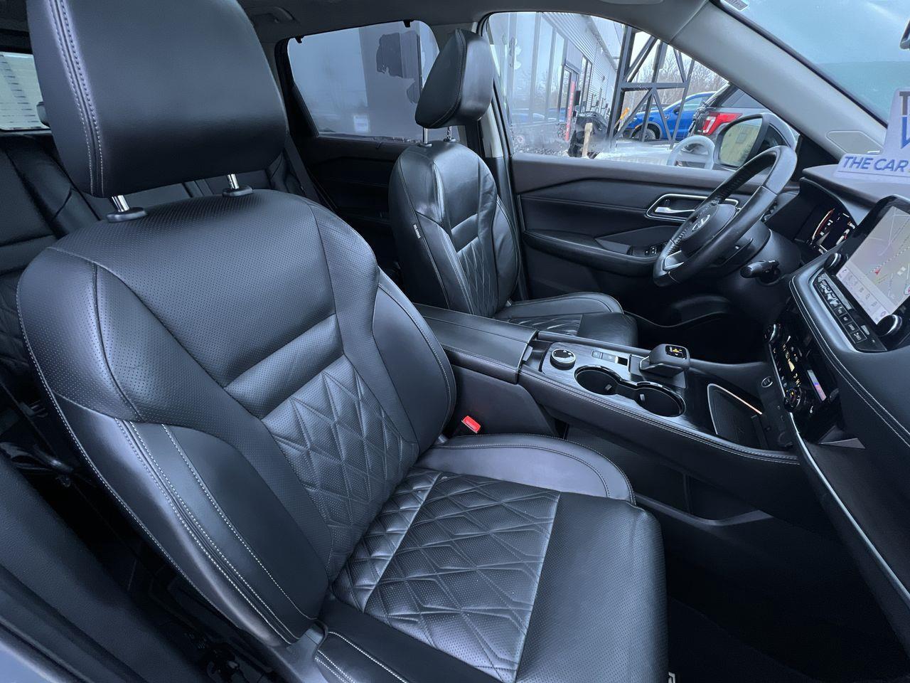 2021 Nissan Rogue Platinum AWD, MOONROOF, HEATED LEATHER SEATS, POWER LIFTGATE, REMOTE START, CRUISE CONTROL!! Photo