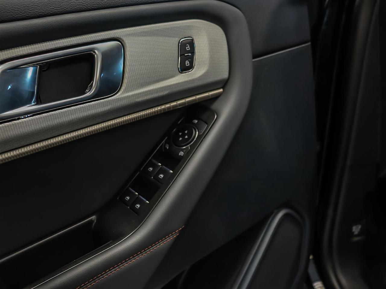 2026 Ford Explorer Active Photo4