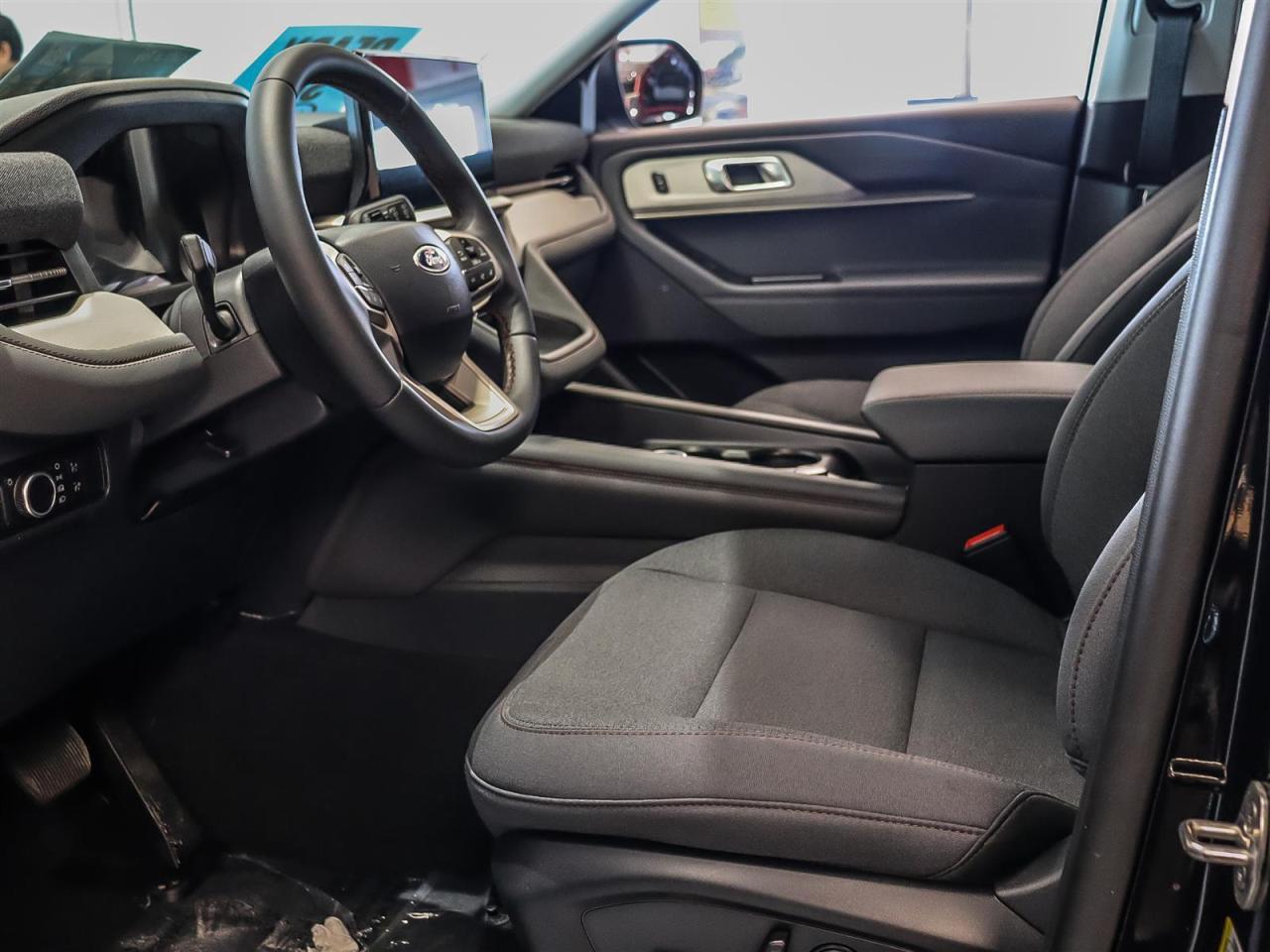 2026 Ford Explorer Active Photo