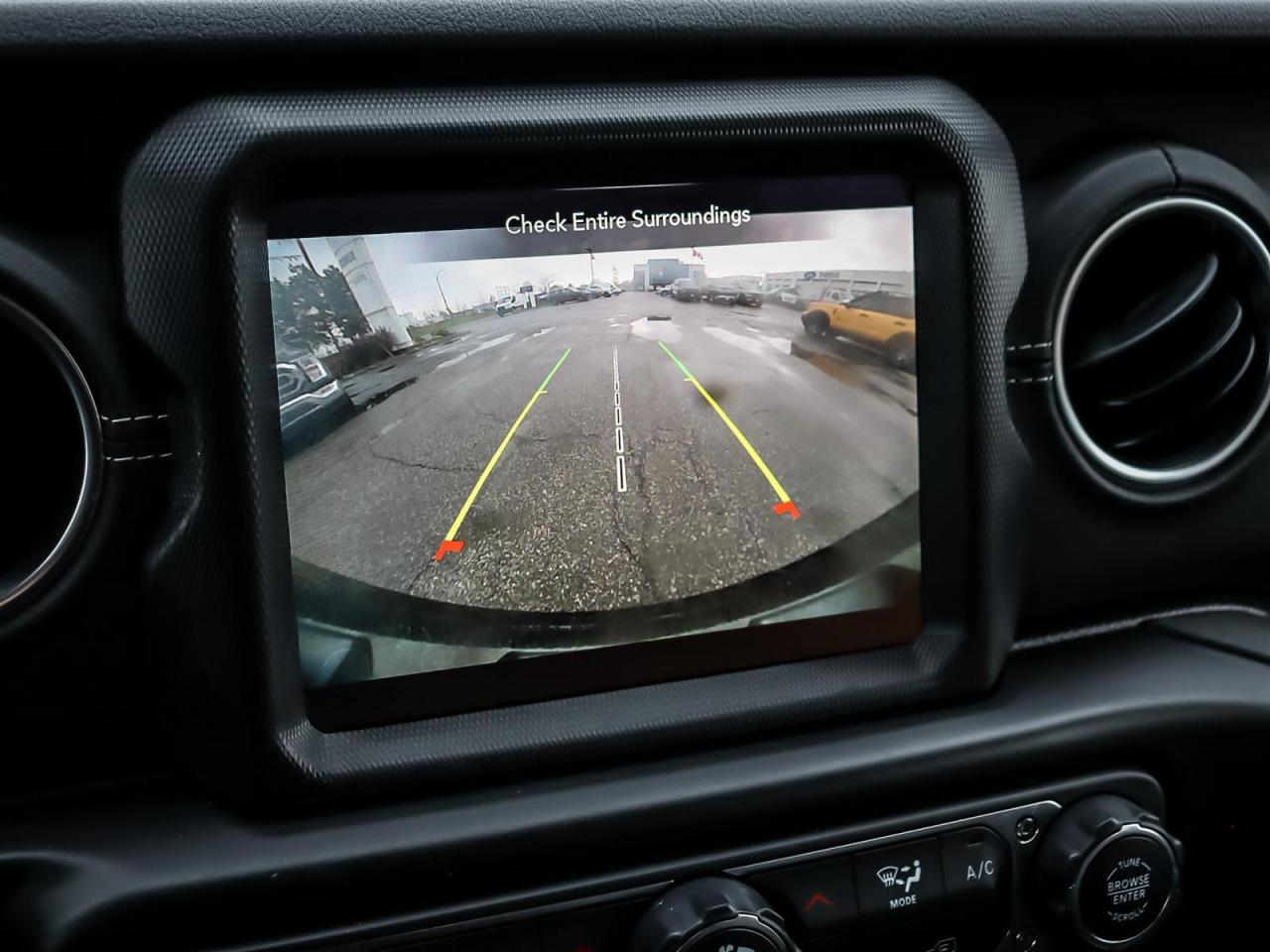 2022 Jeep Wrangler Unlimited Sahara | Navigation | Leather | Garage Door opener | Photo