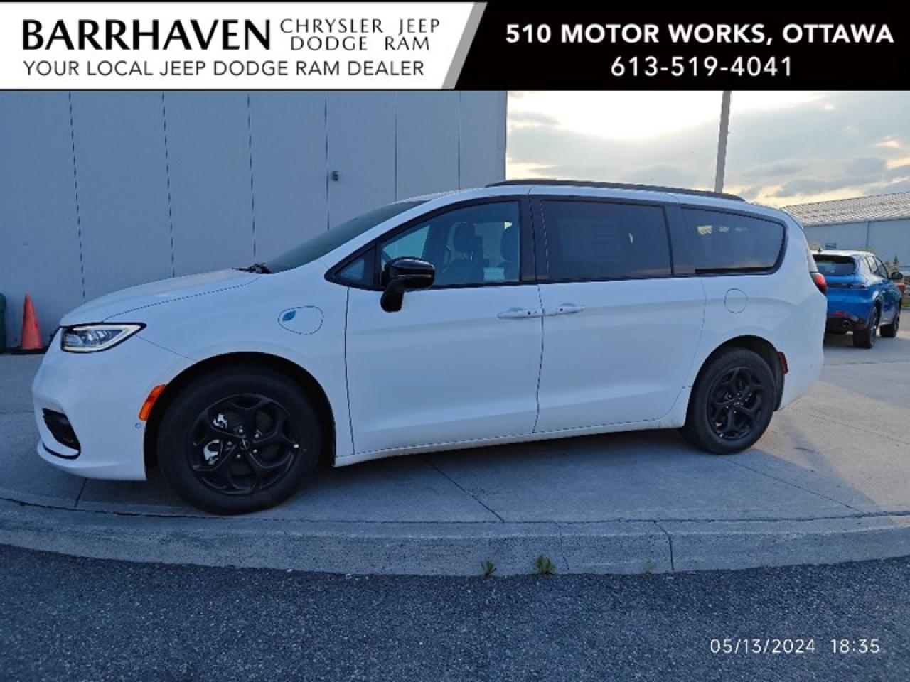 Used 2024 Chrysler Pacifica Hybrid PREMIUM S APPEARANCE for sale in Ottawa, ON