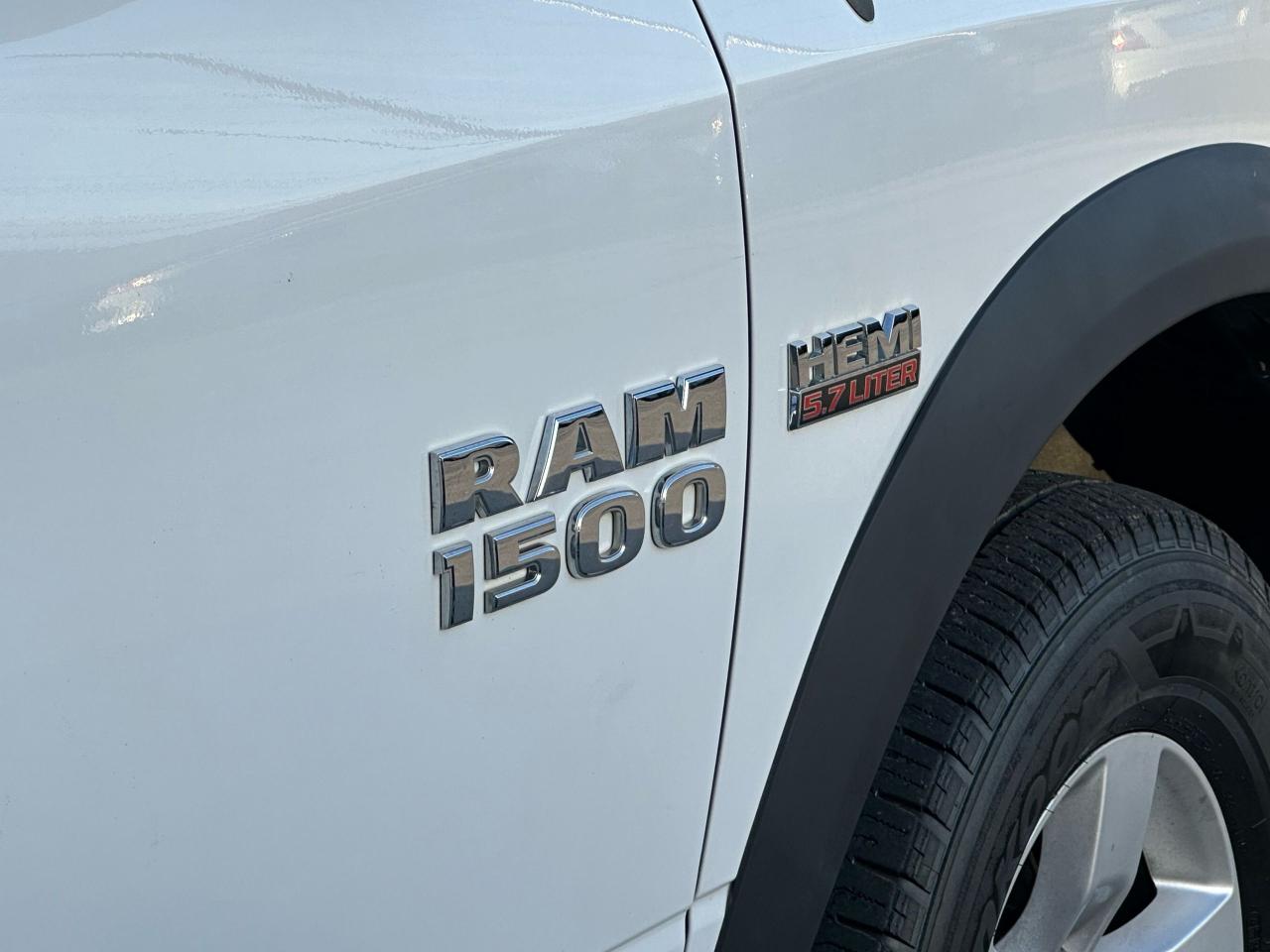 2015 RAM 1500 4WD Crew Cab 140.5" ST - Photo #5