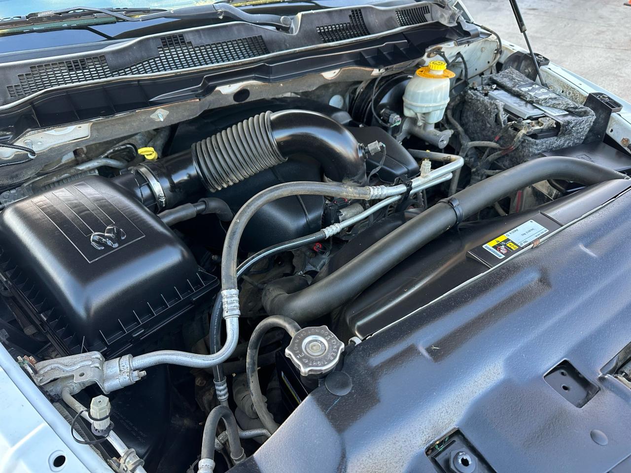 2015 RAM 1500 4WD Crew Cab 140.5" ST - Photo #15