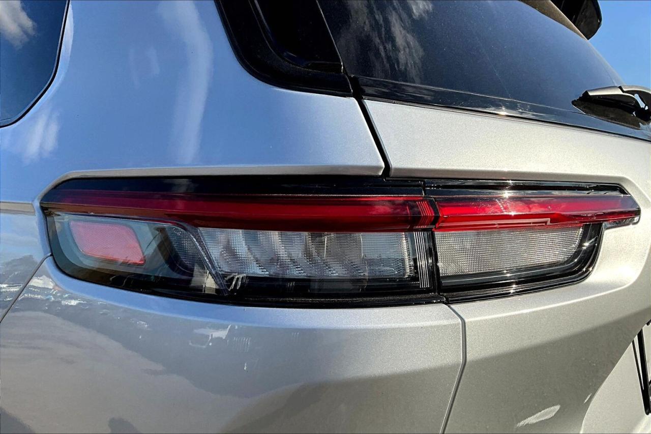 2022 Jeep Grand Cherokee L Altitude | 6Seat | Sunroof | SafetyTech | NAV |4X4 Photo