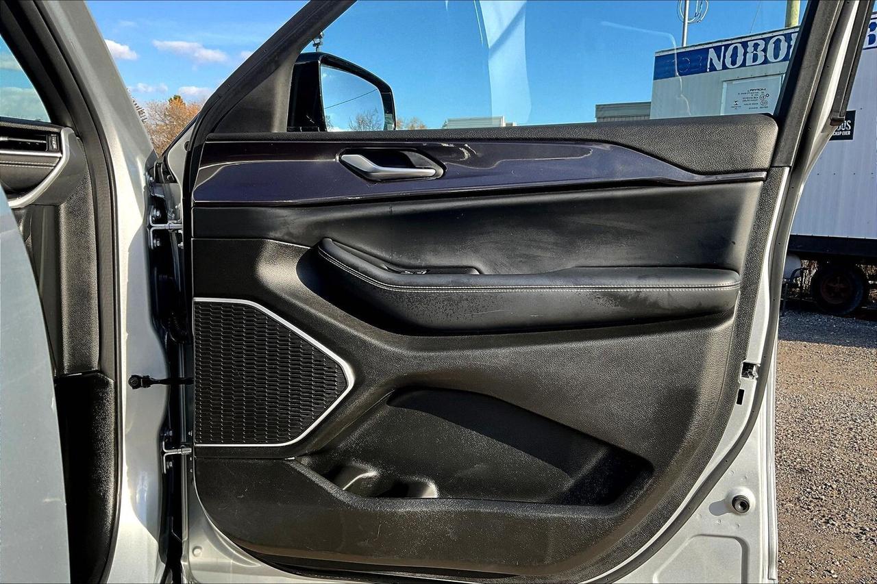 2022 Jeep Grand Cherokee L Altitude | 6Seat | Sunroof | SafetyTech | NAV |4X4 Photo