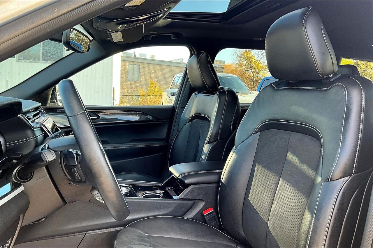 2022 Jeep Grand Cherokee L Altitude | 6Seat | Sunroof | SafetyTech | NAV |4X4 Photo