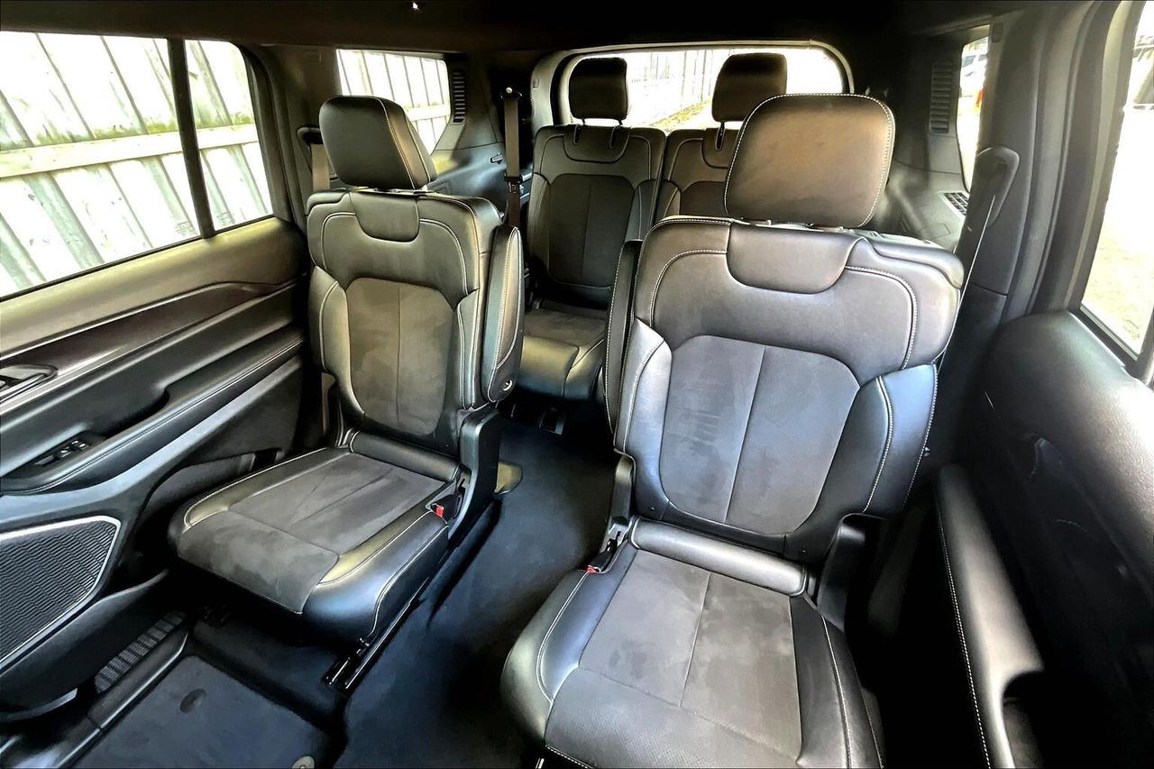 2022 Jeep Grand Cherokee L Altitude | 6Seat | Sunroof | SafetyTech | NAV |4X4 Photo