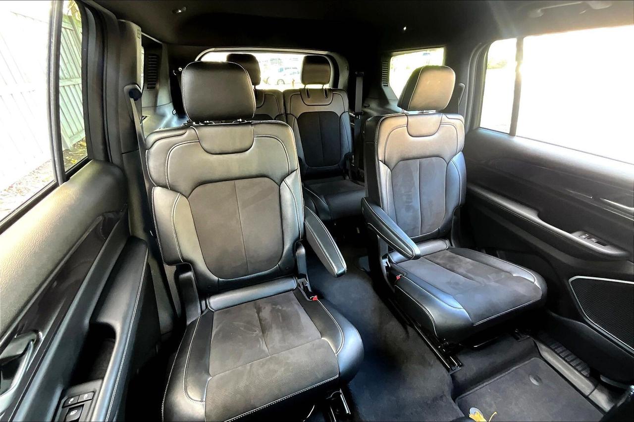 2022 Jeep Grand Cherokee L Altitude | 6Seat | Sunroof | SafetyTech | NAV |4X4 Photo