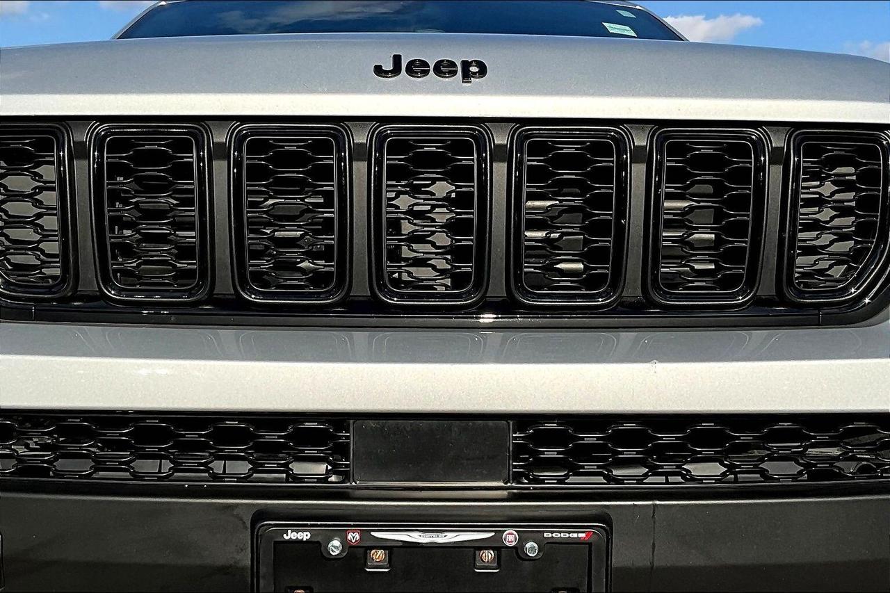 2022 Jeep Grand Cherokee L Altitude | 6Seat | Sunroof | SafetyTech | NAV |4X4 Photo