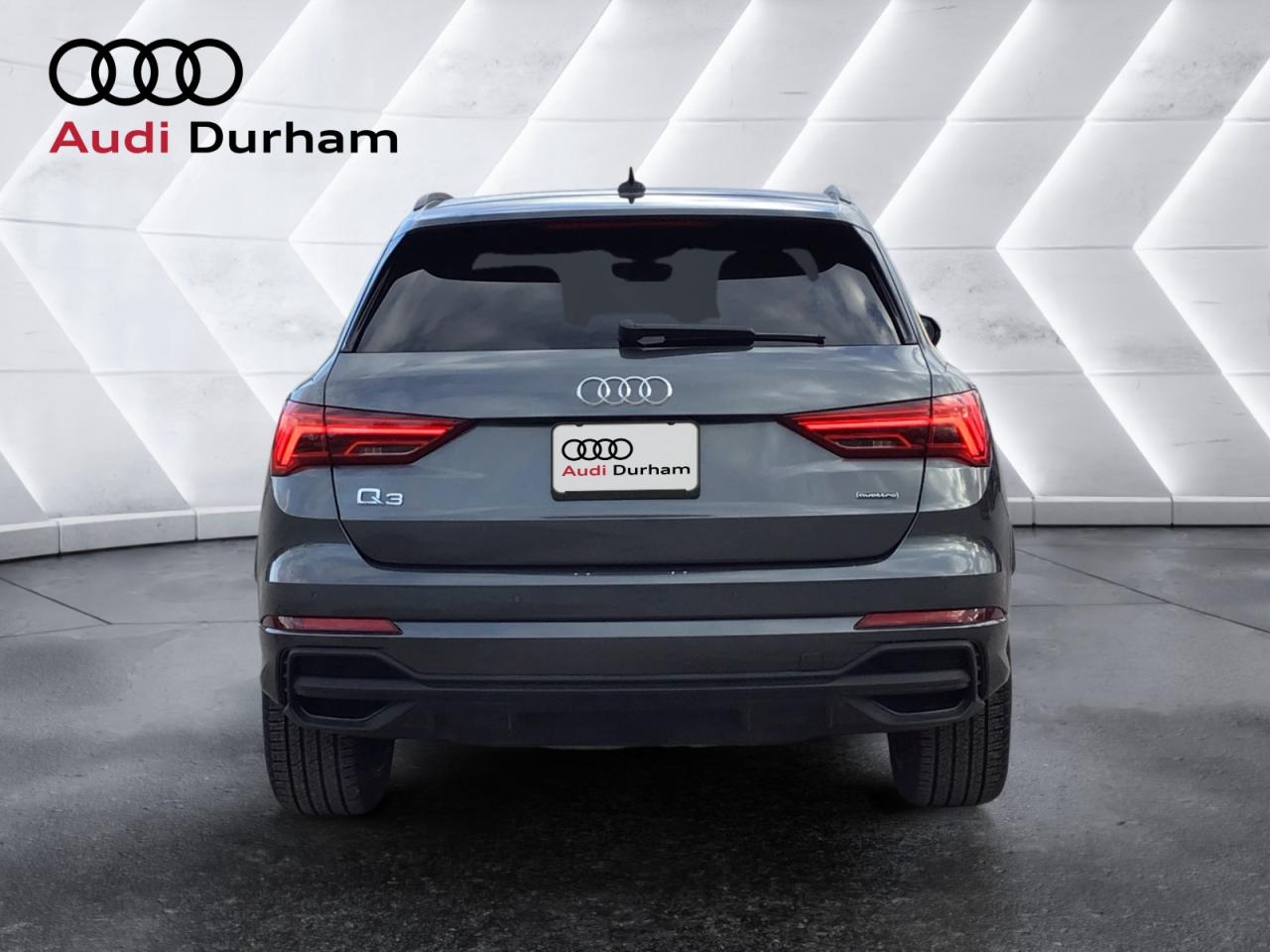 2024 Audi Q3 2.0T Progressiv + Blk Pkg | Premium Sound Sys. Photo3