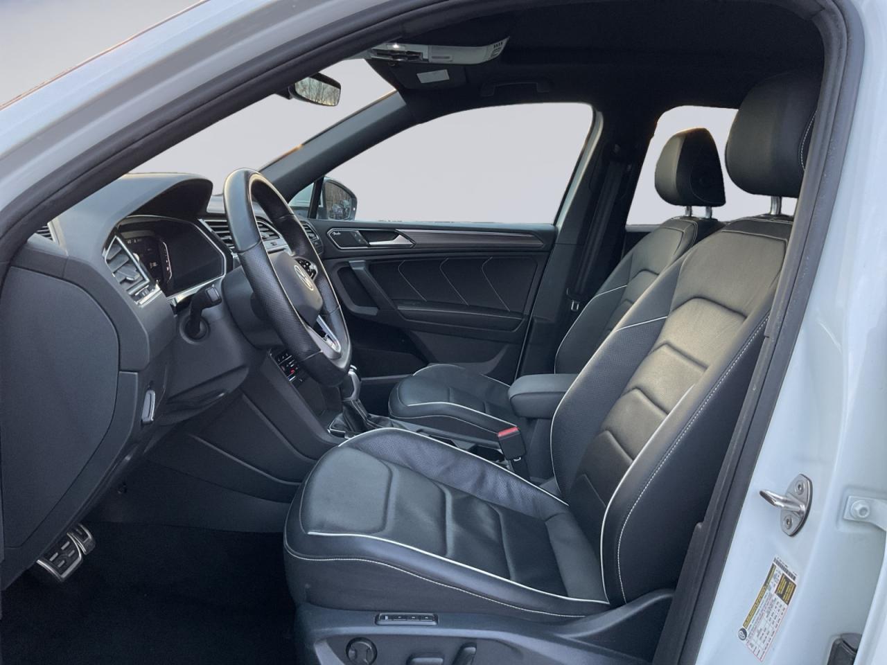 2023 Volkswagen Tiguan 2.0L Highline R-Line! AWD! Photo