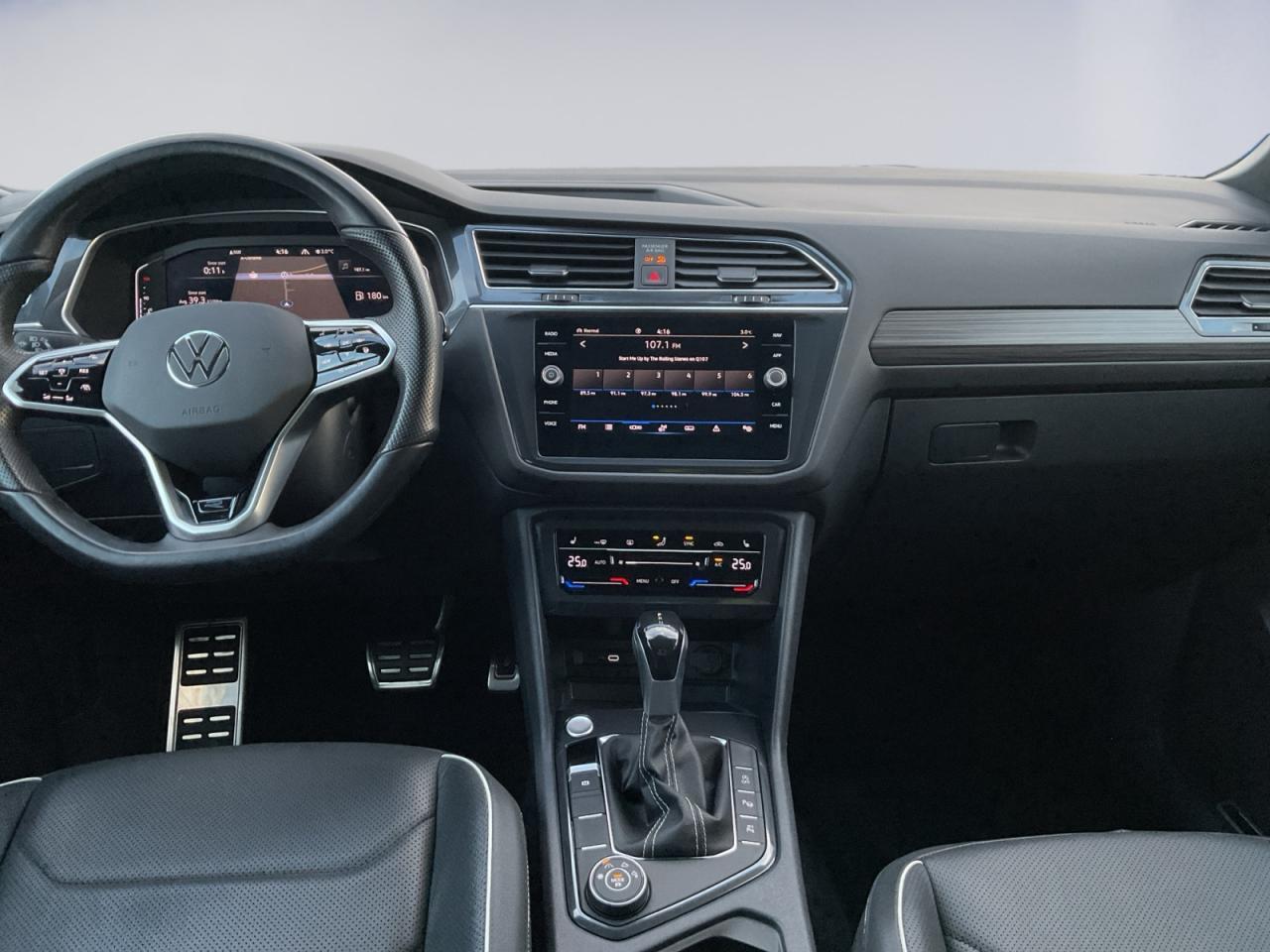 2023 Volkswagen Tiguan 2.0L Highline R-Line! AWD! Photo