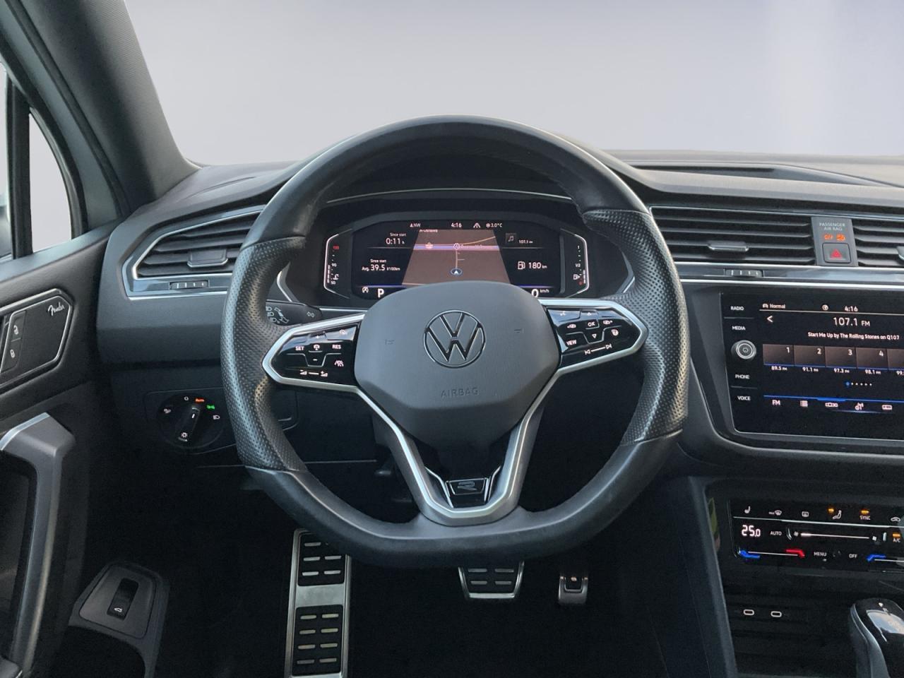 2023 Volkswagen Tiguan 2.0L Highline R-Line! AWD! Photo