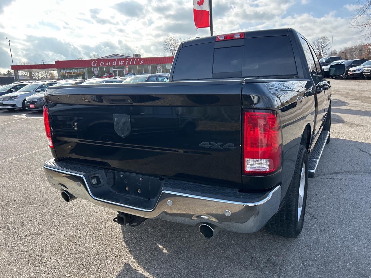 2017 RAM 1500 SLT CREW, 4X4, HEATED SEATS & STEERING WHEEL! - Photo #6