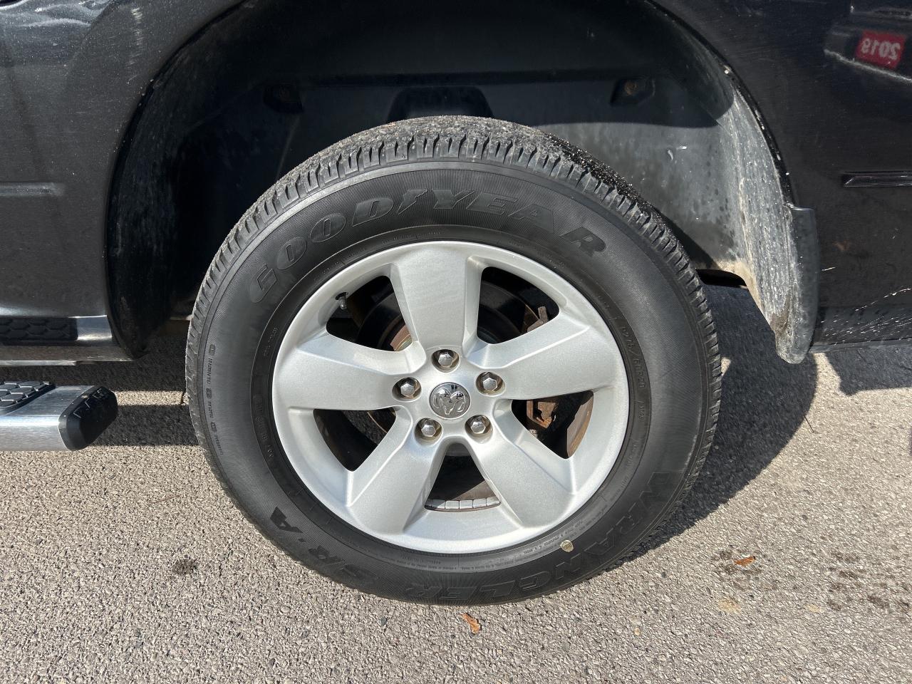 2017 RAM 1500 SLT CREW, 4X4, HEATED SEATS & STEERING WHEEL! - Photo #10