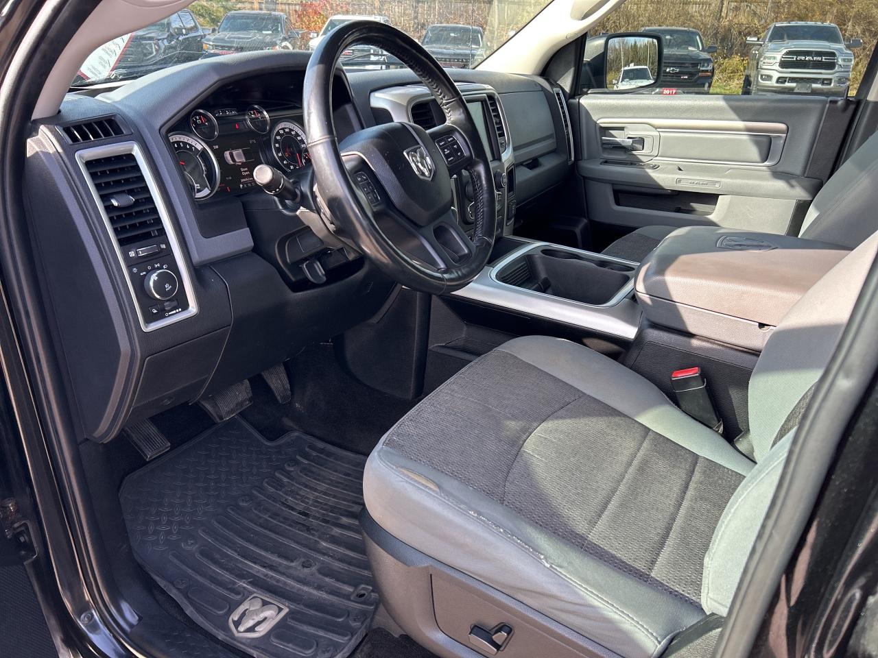 2017 RAM 1500 SLT CREW, 4X4, HEATED SEATS & STEERING WHEEL! - Photo #13