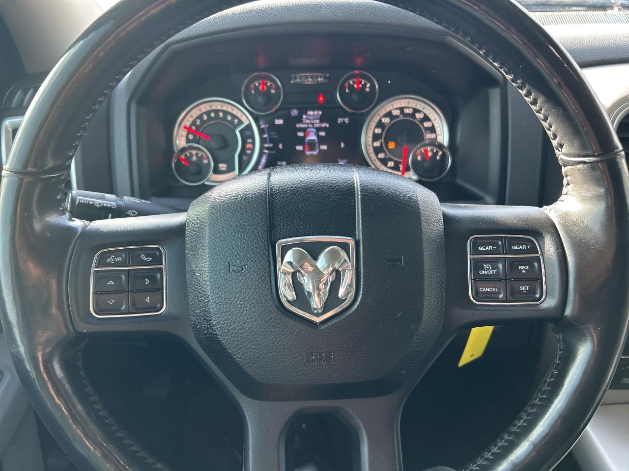 2017 RAM 1500 SLT CREW, 4X4, HEATED SEATS & STEERING WHEEL! - Photo #16