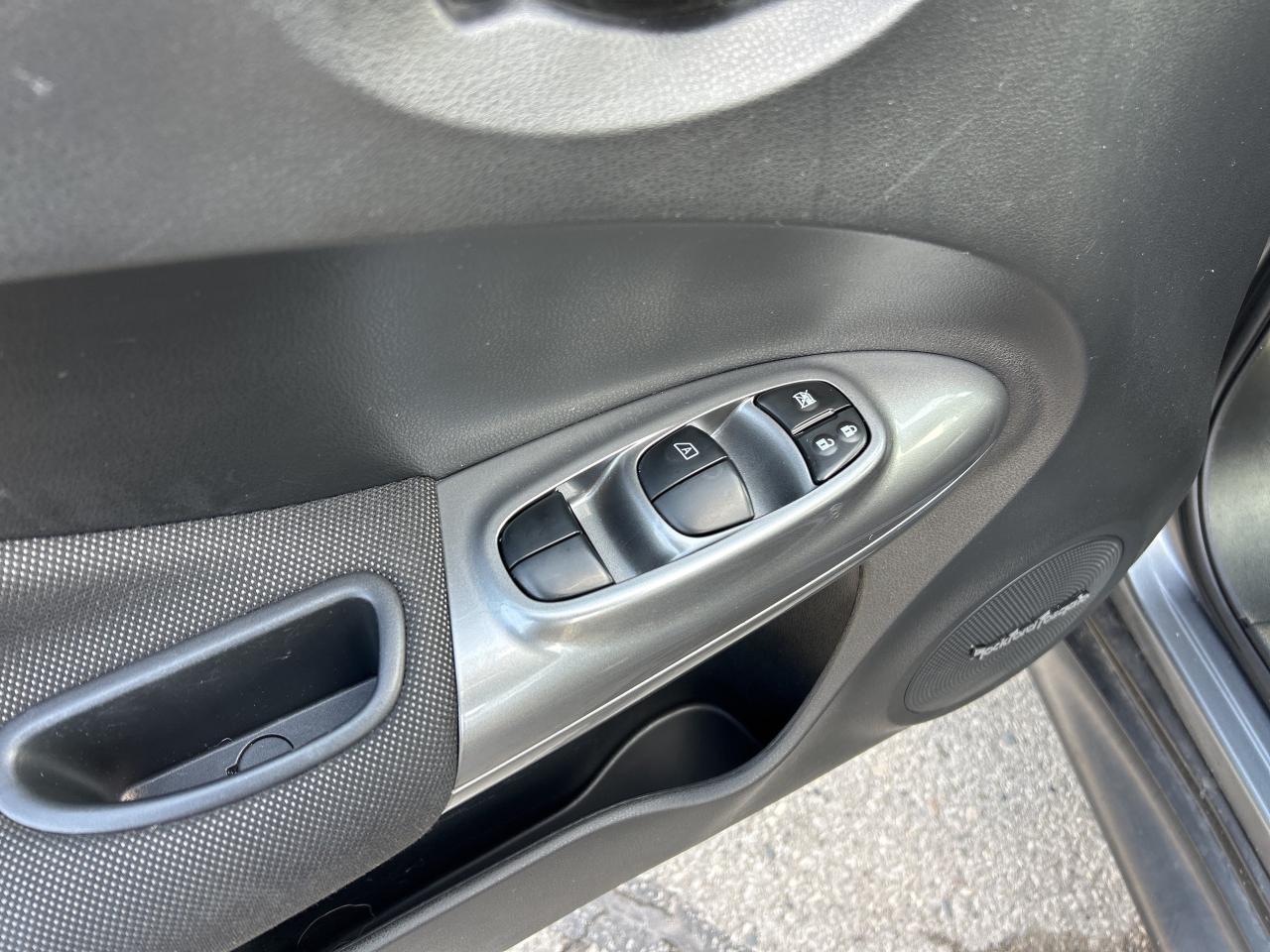 2015 Nissan Juke SL, AWD, HEATED LEATHER, SUNROOF, BACK UP CAMERA! - Photo #16