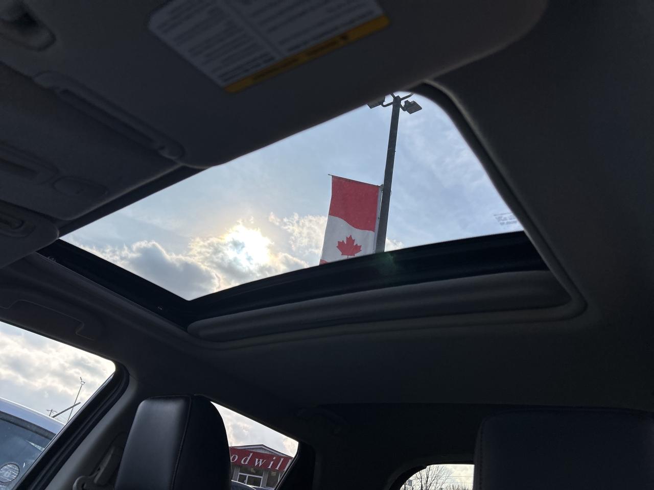 2015 Nissan Juke SL, AWD, HEATED LEATHER, SUNROOF, BACK UP CAMERA! - Photo #19