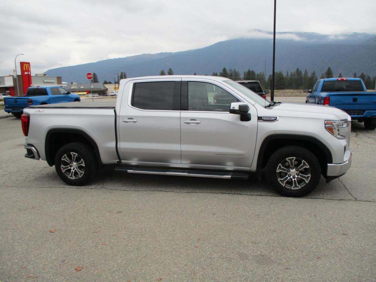 2020 GMC Sierra 1500 SLE CREW CAB 4X4 Photo