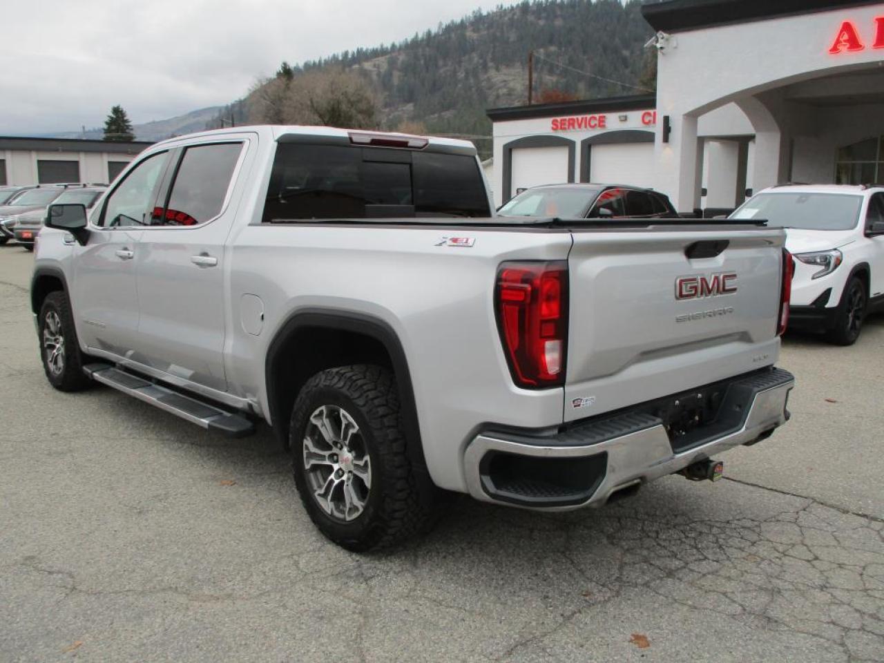2020 GMC Sierra 1500 SLE CREW CAB 4X4 Photo6