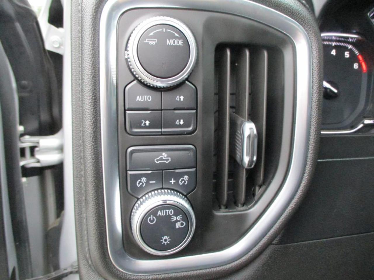 2020 GMC Sierra 1500 SLE CREW CAB 4X4 Photo