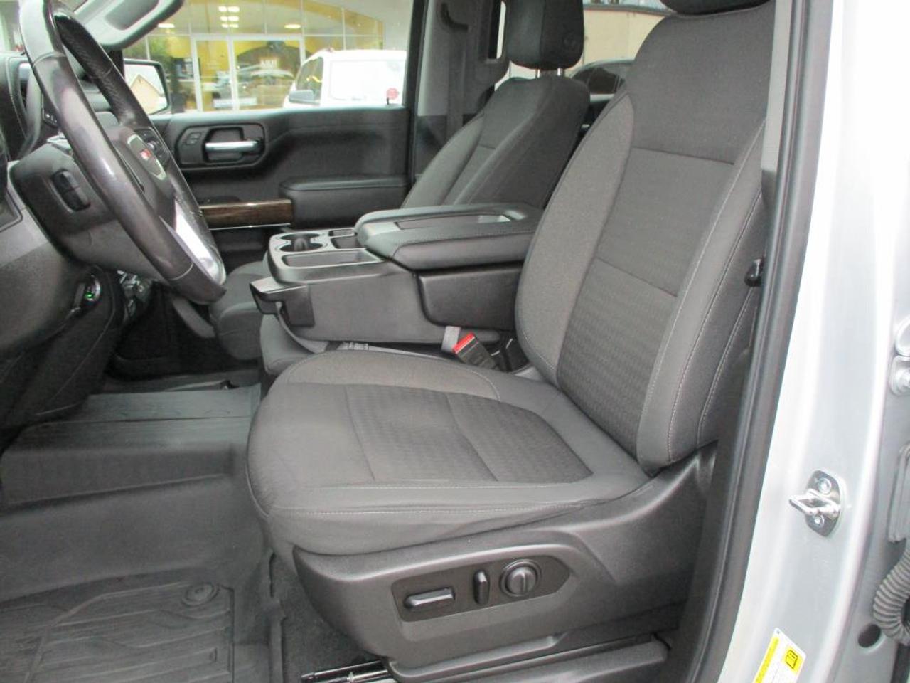 2020 GMC Sierra 1500 SLE CREW CAB 4X4 Photo