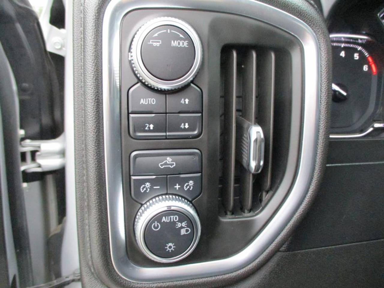 2020 GMC Sierra 1500 SLE CREW CAB 4X4 Photo